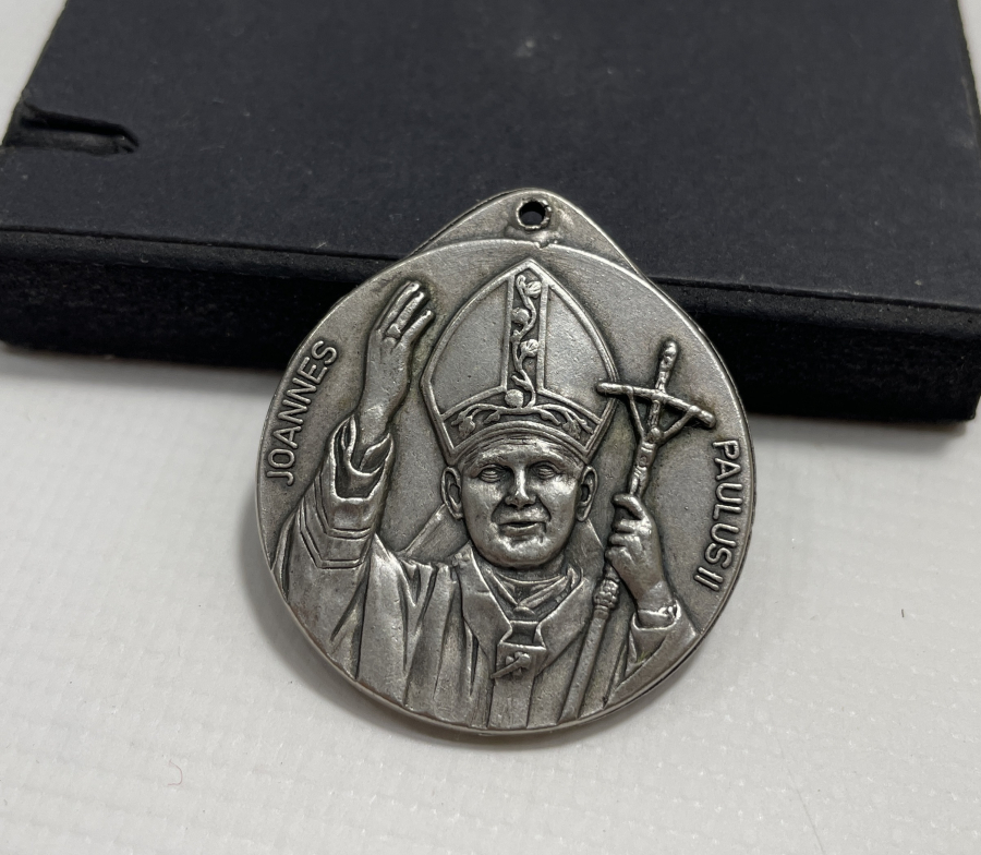 PAPA 2. JOANNES PAULUS HATIRA MADALYON