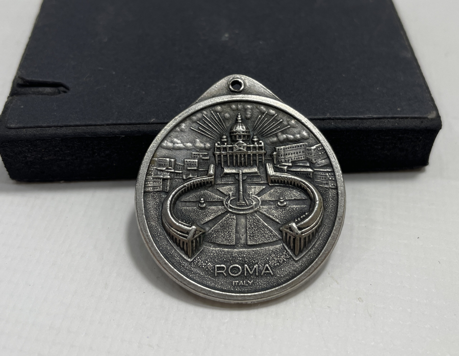 PAPA 2. JOANNES PAULUS HATIRA MADALYON