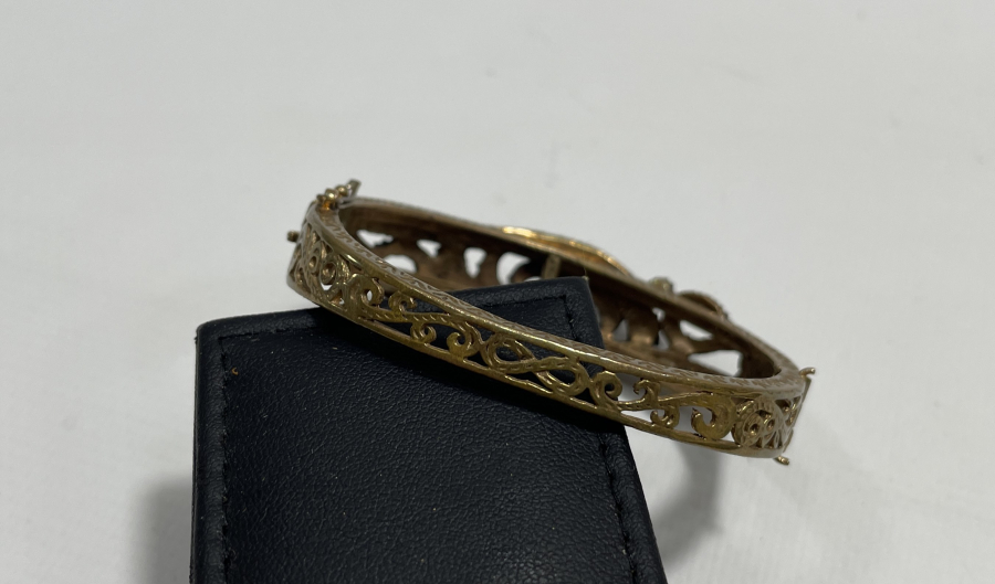 ÜZERİ ELMAS TAŞLI BİLEZİK