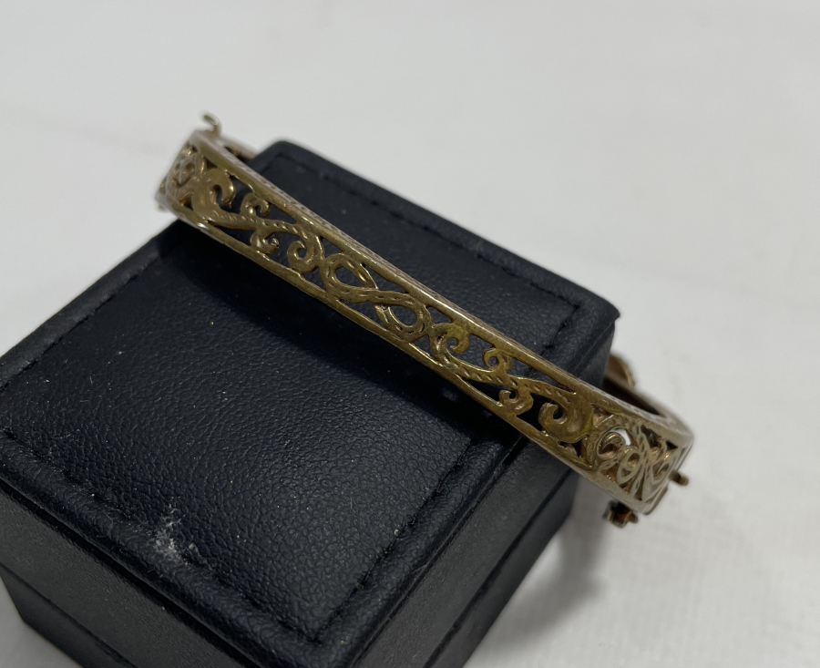 ÜZERİ ELMAS TAŞLI BİLEZİK