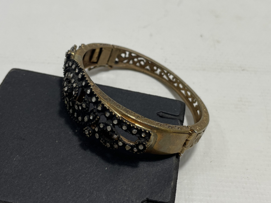 ÜZERİ ELMAS TAŞLI BİLEZİK