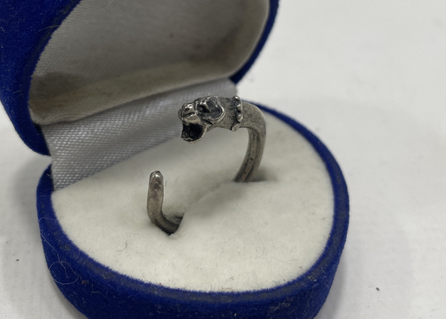 1900 BAŞLARI ÖZEL YAPIM DENİZ YILANI FORMUNDA GÜMÜŞ YÜZÜK