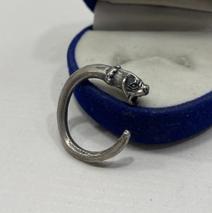 1900 BAŞLARI ÖZEL YAPIM DENİZ YILANI FORMUNDA GÜMÜŞ YÜZÜK