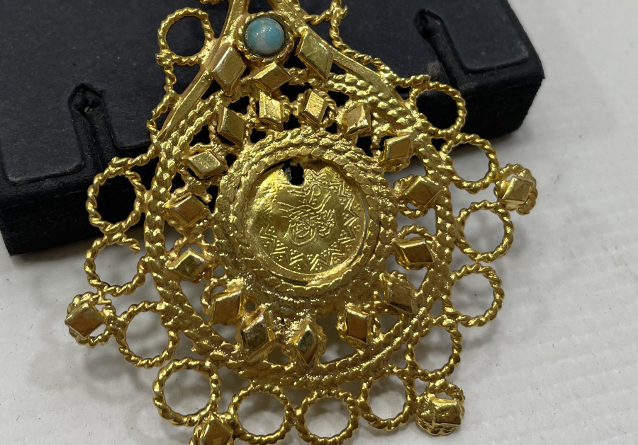 ORTASINDA OSMANLI ALTIN PARASI BULUNAN NADİR FORMDA BEY İŞİ  ARMUDİ FES SÜSÜ