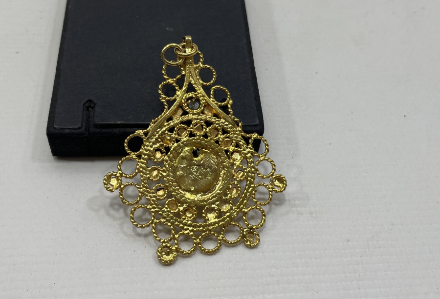 ORTASINDA OSMANLI ALTIN PARASI BULUNAN NADİR FORMDA BEY İŞİ  ARMUDİ FES SÜSÜ