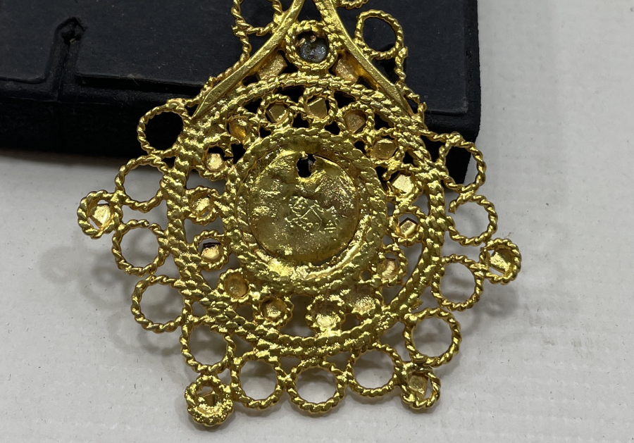 ORTASINDA OSMANLI ALTIN PARASI BULUNAN NADİR FORMDA BEY İŞİ  ARMUDİ FES SÜSÜ