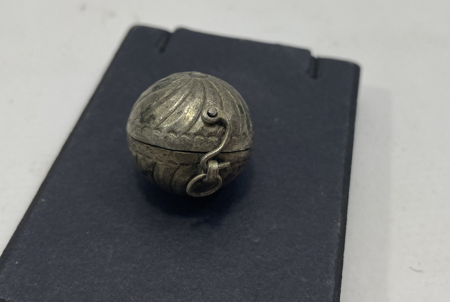 OSMANLI DÖNEMİ ÇARKI FELEK MOTİFLİ GÜMÜŞ SAKIZLIK