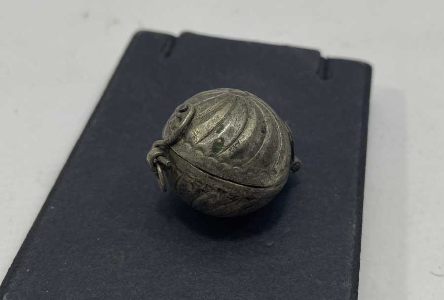 OSMANLI DÖNEMİ ÇARKI FELEK MOTİFLİ GÜMÜŞ SAKIZLIK