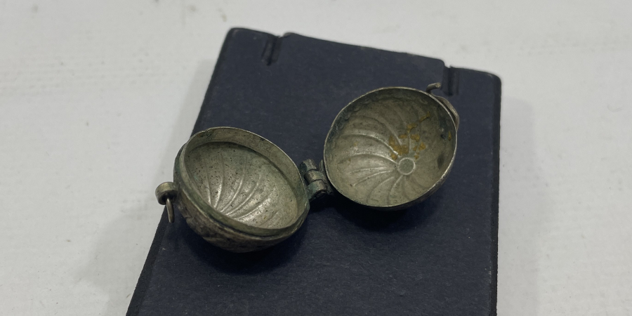 OSMANLI DÖNEMİ ÇARKI FELEK MOTİFLİ GÜMÜŞ SAKIZLIK