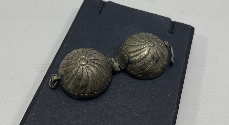 OSMANLI DÖNEMİ ÇARKI FELEK MOTİFLİ GÜMÜŞ SAKIZLIK