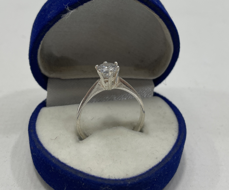 SAVAROSKİ TAŞLI TEKTAŞ GÜMÜŞ YÜZÜK