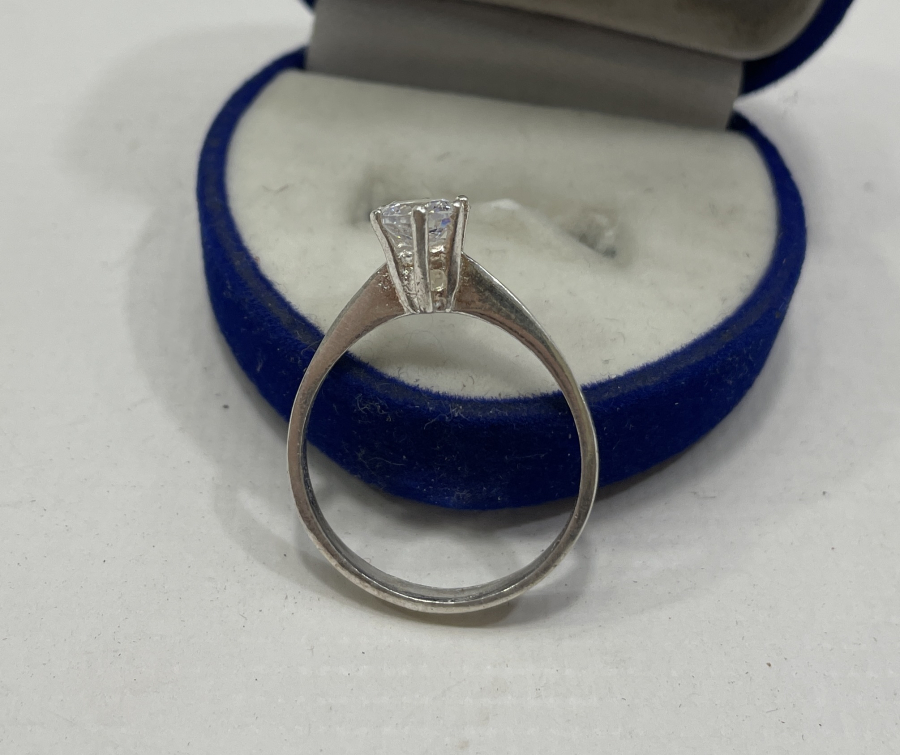 SAVAROSKİ TAŞLI TEKTAŞ GÜMÜŞ YÜZÜK