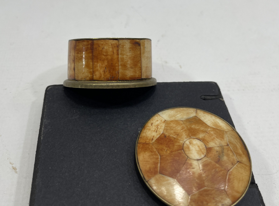 ÜZERİ KEMİK İŞLEMELİ NADİR FORMDA ÖZEL YAPIM ENFİYE KUTUSU