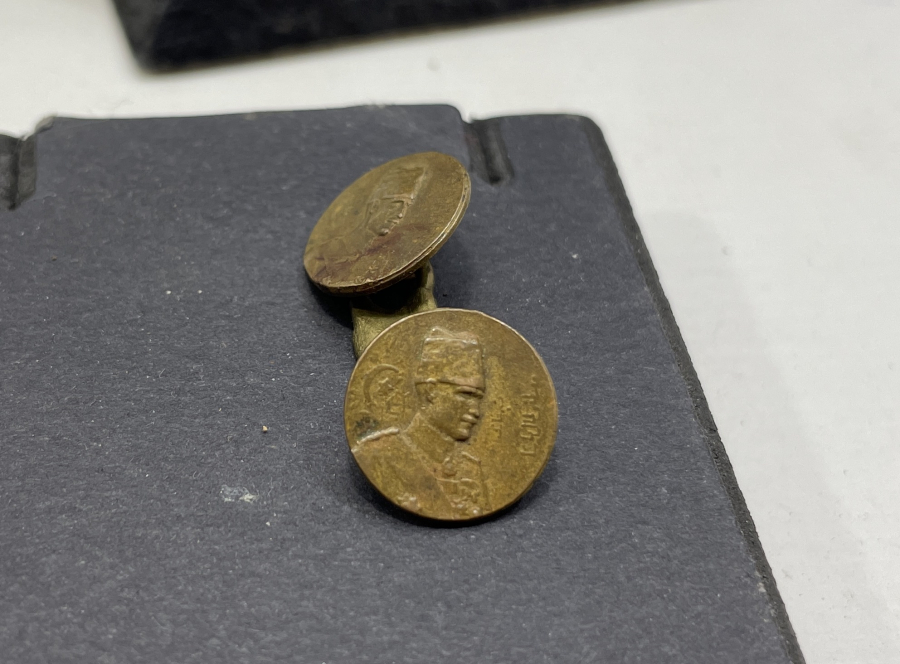 ÜZERİ OSMANLICA YAZILI ÇOK NADİR 2 ADET ATATÜRK ROZETTEN YAPILMA KOL DÜĞMESİ