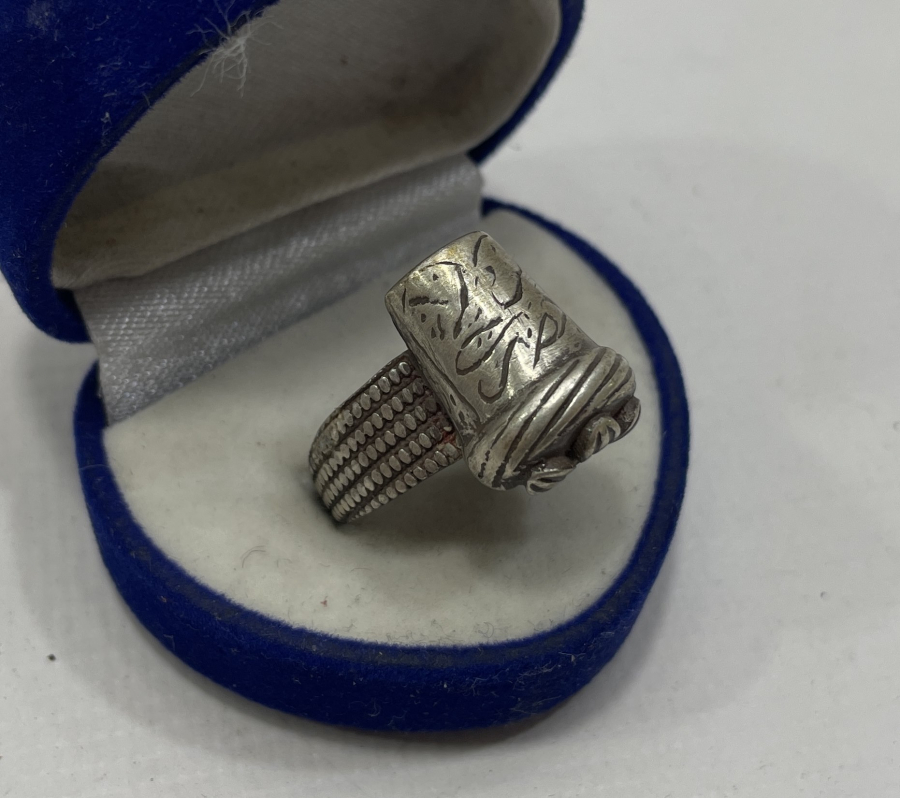 ÜZERİNDE YA HAZRETİ MEVLANA YAZILI GÜMÜŞ DERVİŞ YÜZÜĞÜ