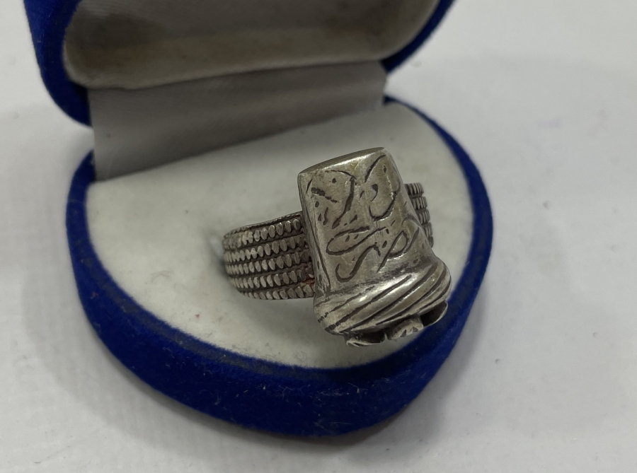 ÜZERİNDE YA HAZRETİ MEVLANA YAZILI GÜMÜŞ DERVİŞ YÜZÜĞÜ