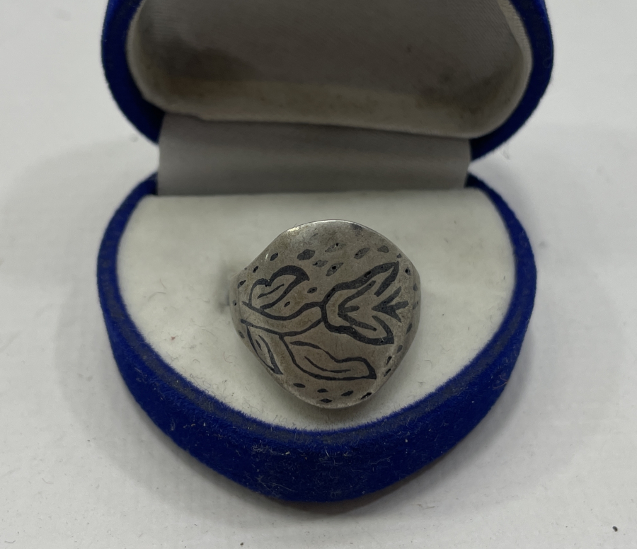 ÜZERİ VAN LALELİ SAVATLI GÜMÜŞ YÜZÜK