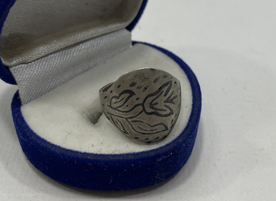 ÜZERİ VAN LALELİ SAVATLI GÜMÜŞ YÜZÜK