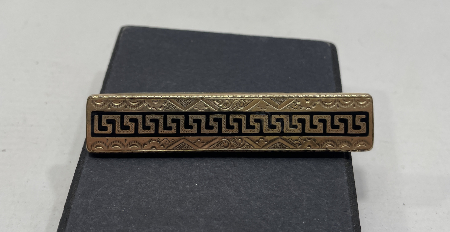 1900 BAŞLARI MİNE İŞÇİLİKLİ ALTIN KAPLAMA BROŞ