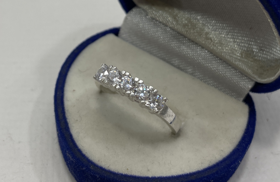 GÜMÜŞ 5 TAŞ YÜZÜK