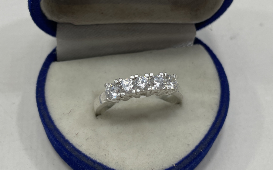 GÜMÜŞ 5 TAŞ YÜZÜK