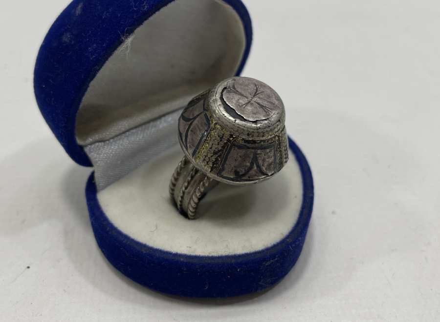 OSMANLI DÖNEMİ GÜMÜŞ ÜZERİ SAVAT VE ALTIN VERMEY İŞÇİLİKLİ BÜYÜK BOY ÇERKES YÜZÜĞÜ