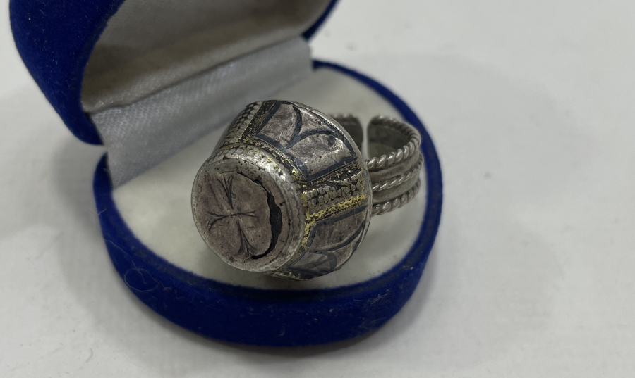 OSMANLI DÖNEMİ GÜMÜŞ ÜZERİ SAVAT VE ALTIN VERMEY İŞÇİLİKLİ BÜYÜK BOY ÇERKES YÜZÜĞÜ