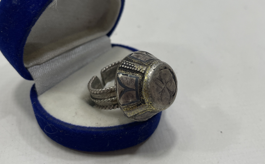 OSMANLI DÖNEMİ GÜMÜŞ ÜZERİ SAVAT VE ALTIN VERMEY İŞÇİLİKLİ BÜYÜK BOY ÇERKES YÜZÜĞÜ