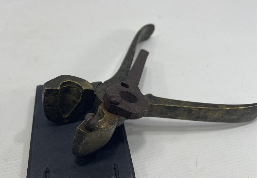 OSMANLI DÖNEMİ NADİR KARADAĞLI TABANCA KURŞUNU KALIBI