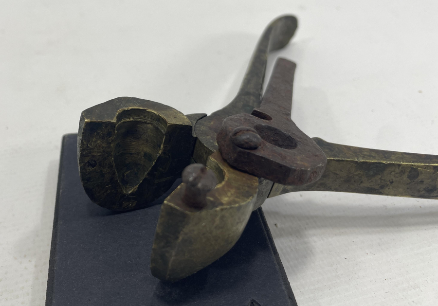 OSMANLI DÖNEMİ NADİR KARADAĞLI TABANCA KURŞUNU KALIBI