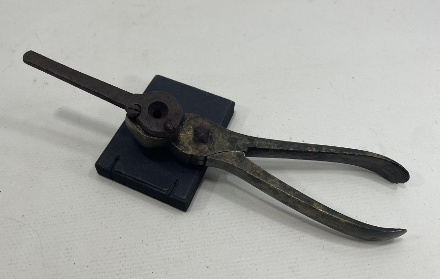 OSMANLI DÖNEMİ NADİR KARADAĞLI TABANCA KURŞUNU KALIBI