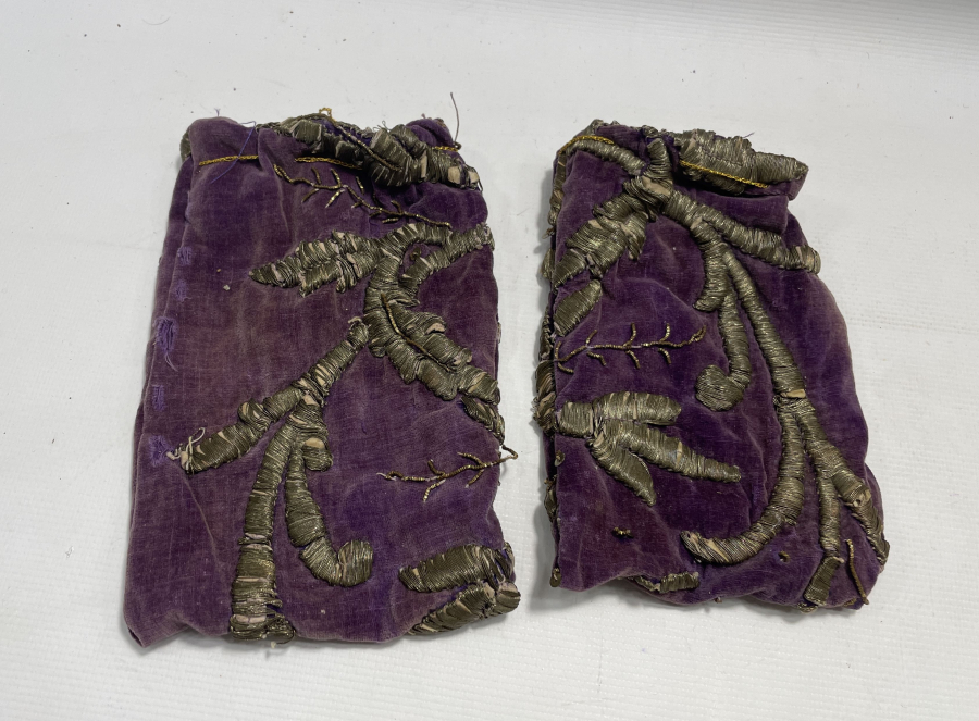 OSMANLI DÖNEMİ SIRMA İŞÇİLİKLİ KUMAŞTAN MAMUL 2 ADET KESE