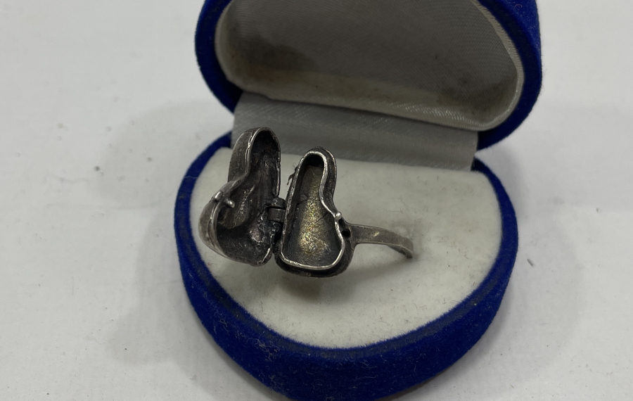 SAKSAFON GÖRSELLİ GİZLİ BÖLMELİ ÖZEL YAPIM GÜMÜŞ YÜZÜK