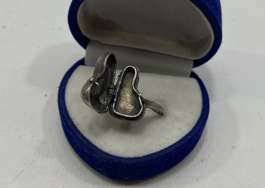 SAKSAFON GÖRSELLİ GİZLİ BÖLMELİ ÖZEL YAPIM GÜMÜŞ YÜZÜK