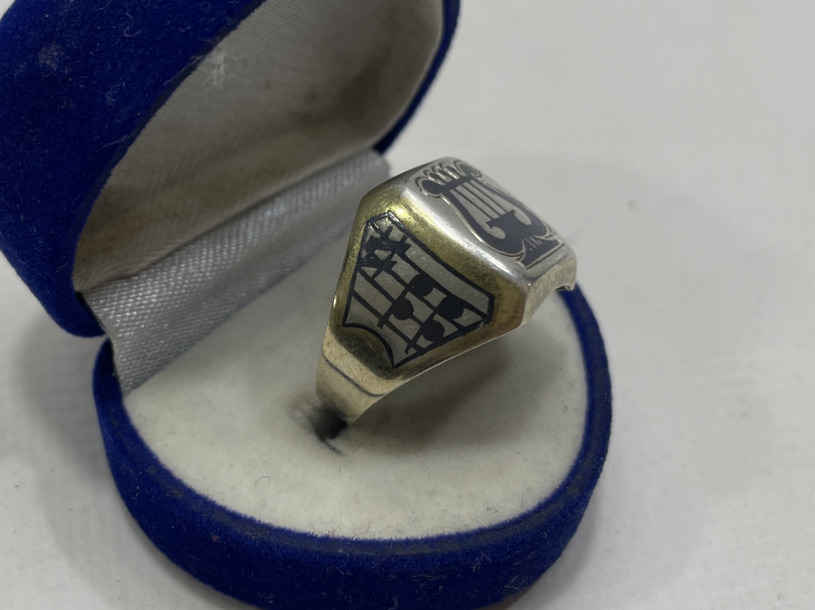 ÜZERİNDE NOTALAR BULUNAN ÖZEL YAPIM SAVATLI RUS GÜMÜŞ YÜZÜK