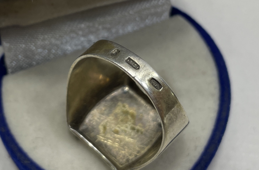 ÜZERİNDE NOTALAR BULUNAN ÖZEL YAPIM SAVATLI RUS GÜMÜŞ YÜZÜK