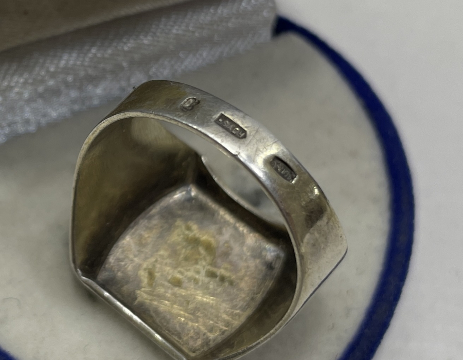 ÜZERİNDE NOTALAR BULUNAN ÖZEL YAPIM SAVATLI RUS GÜMÜŞ YÜZÜK