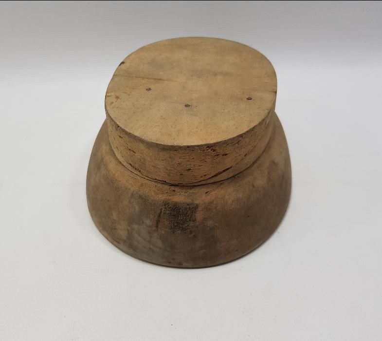 ÜZERİ OSMANLICA YAZILI AHŞAP ŞAPKA KALIBI