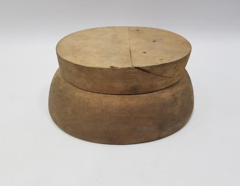 ÜZERİ OSMANLICA YAZILI AHŞAP ŞAPKA KALIBI