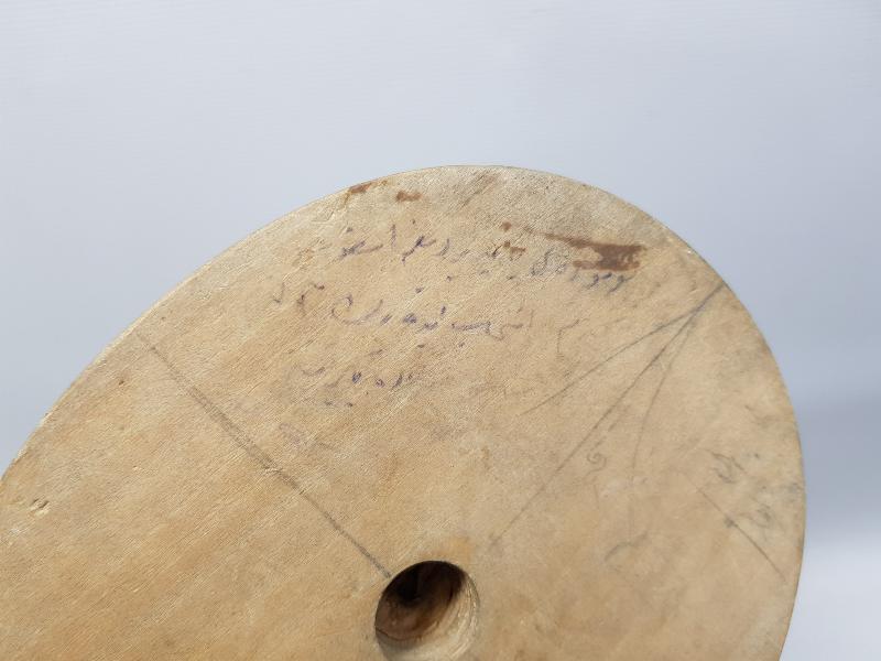 ÜZERİ OSMANLICA YAZILI AHŞAP ŞAPKA KALIBI