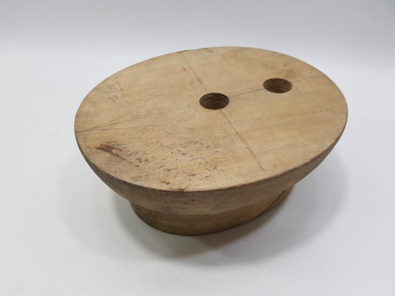 ÜZERİ OSMANLICA YAZILI AHŞAP ŞAPKA KALIBI