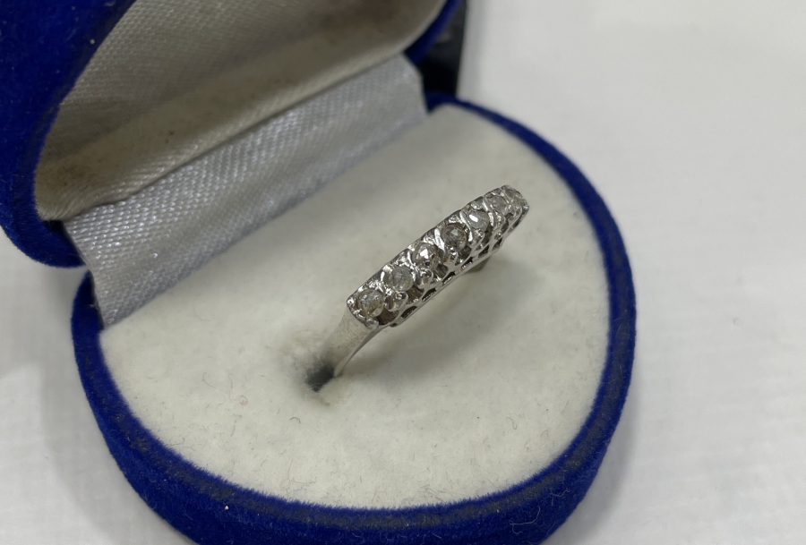 7 TAŞ PIRLANTA YÜZÜK