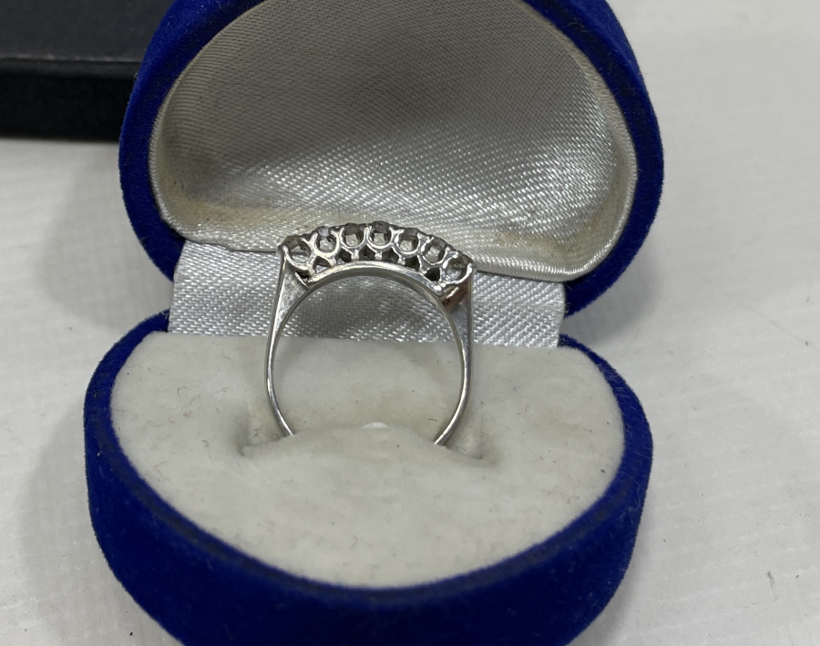 7 TAŞ PIRLANTA YÜZÜK