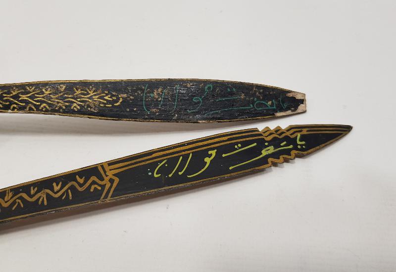 HAZRETİ MEVLANA KONULU OSMANLICA YAZILI İKİ ADET AHŞAP KAŞIK