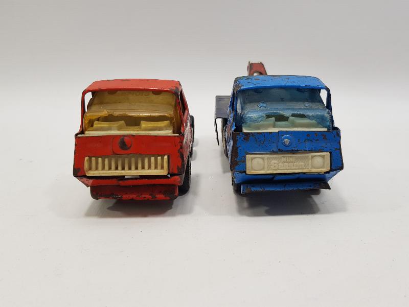 İKİ ADET ANTİKA OYUNCAK KAMYON 