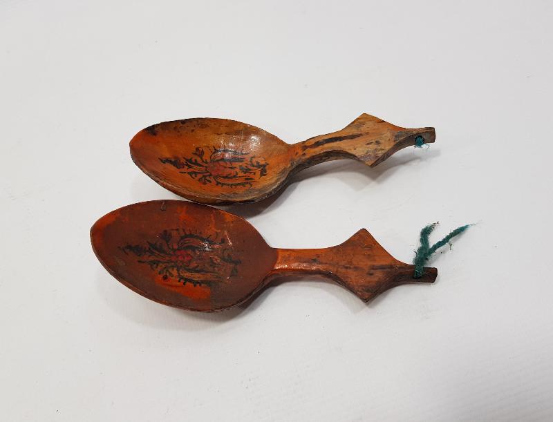 KONYA İŞİ İKİ ADET ANTİKA OYUN KAŞIĞI 