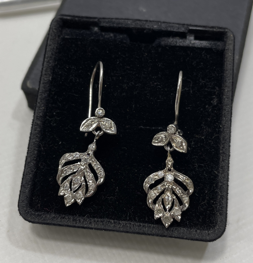 NADİR FORMDA ÖZEL YAPIM FRANSIZ PIRLANTA KÜPE