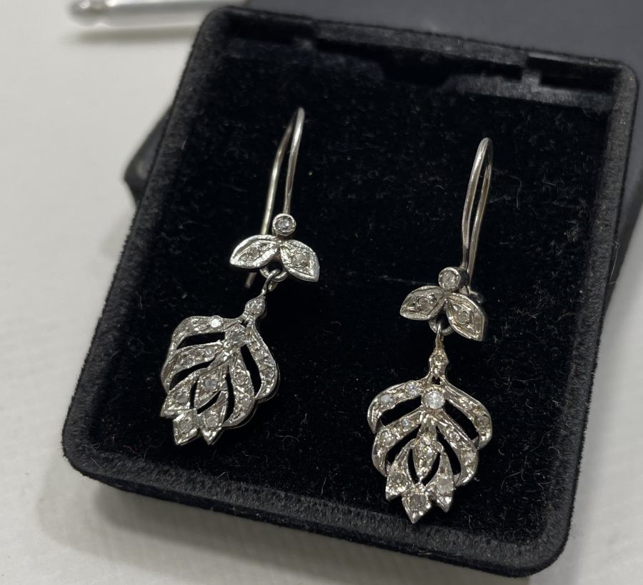 NADİR FORMDA ÖZEL YAPIM FRANSIZ PIRLANTA KÜPE