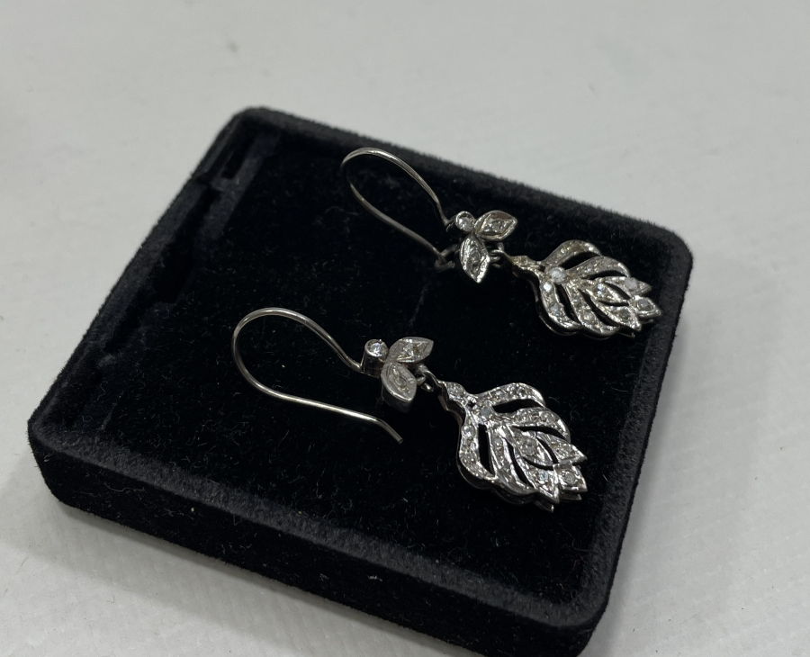 NADİR FORMDA ÖZEL YAPIM FRANSIZ PIRLANTA KÜPE