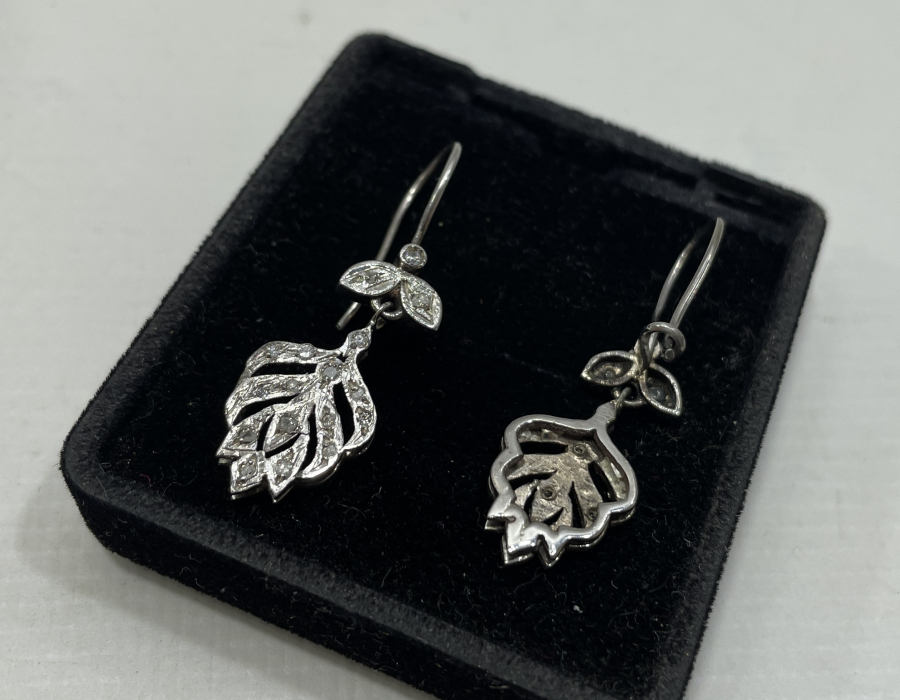 NADİR FORMDA ÖZEL YAPIM FRANSIZ PIRLANTA KÜPE